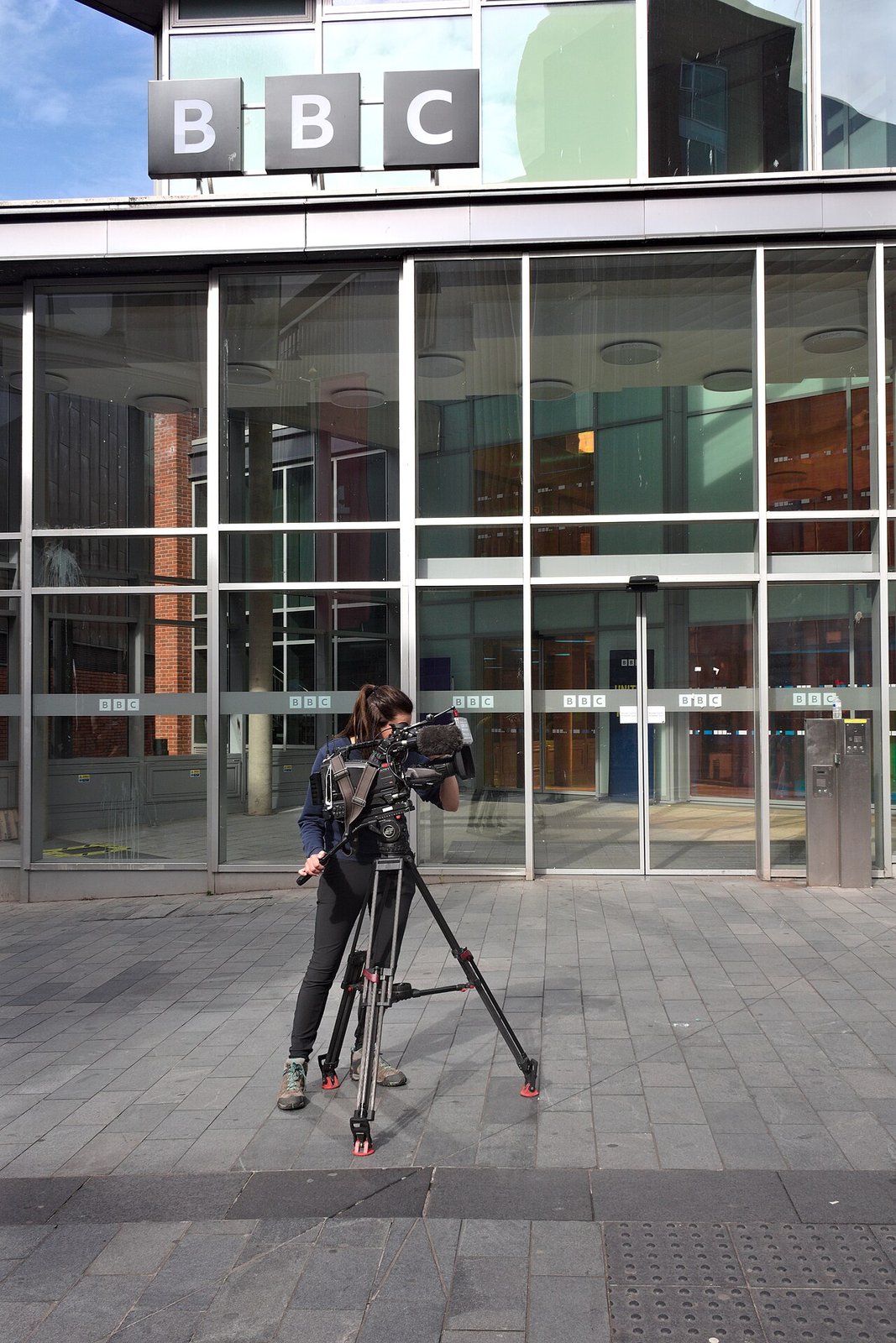 13.2% Gap: BBC Data Show Ethnic Minority Staff Earn More in Six of Seven Salary Bands